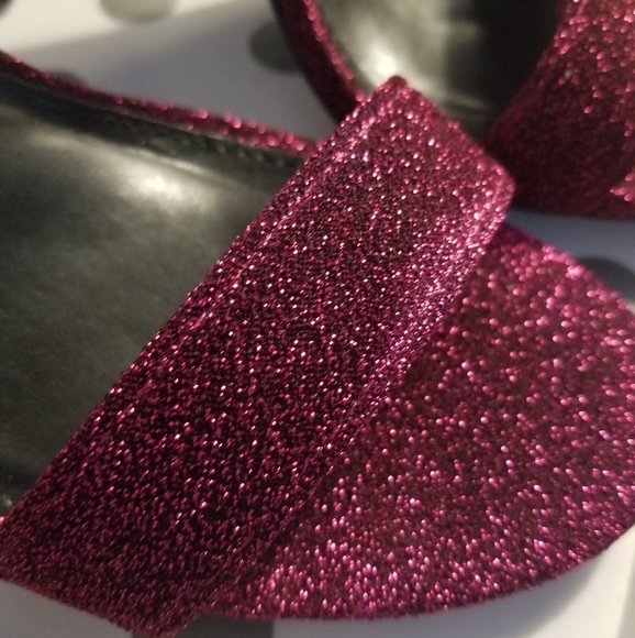 Never worn beautiful pink Sandals 8 - Picture 3 of 4